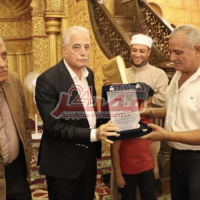 جمعية تنمية وتطوير السوق القديم تكرم محافظ جنوب سيناء لجهوده في تطوير السوق وصرف المساعدات للمتضررين بحريق السوق**