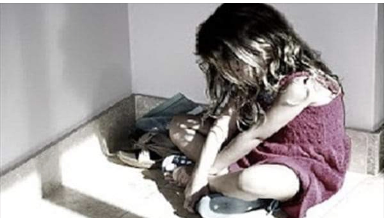 أم تبيع طفلتها بمساعدة عشيقها بالإسكندرية